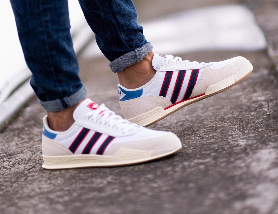 Adidas CT86 blanche bleue et rouge on feet (2)
