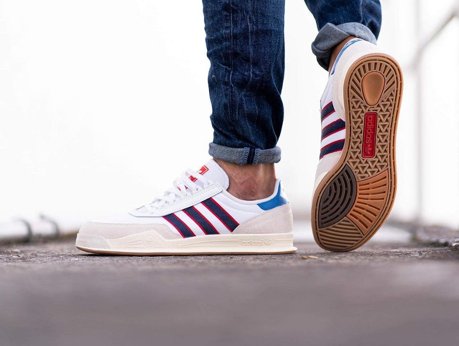 Adidas CT86 blanche bleue et rouge on feet (3)
