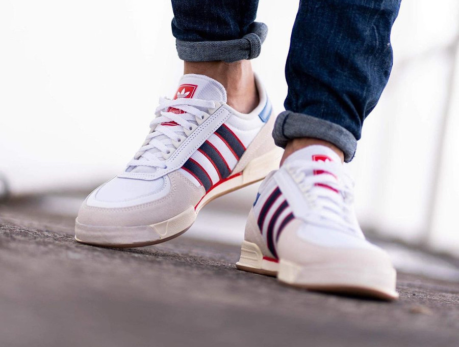 Adidas CT86 blanche bleue et rouge on feet (4)
