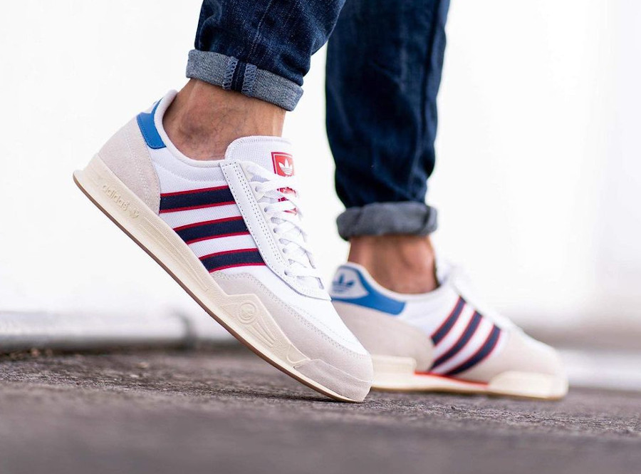 Adidas CT86 blanche bleue et rouge on feet (6)