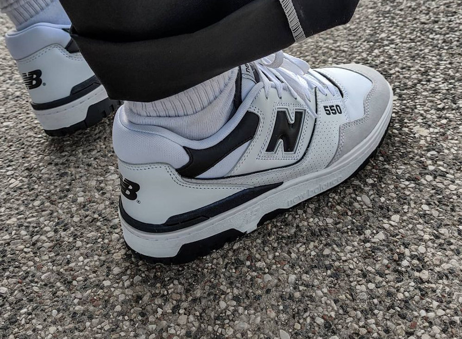 New Balance BB550 blanche et noire on feet