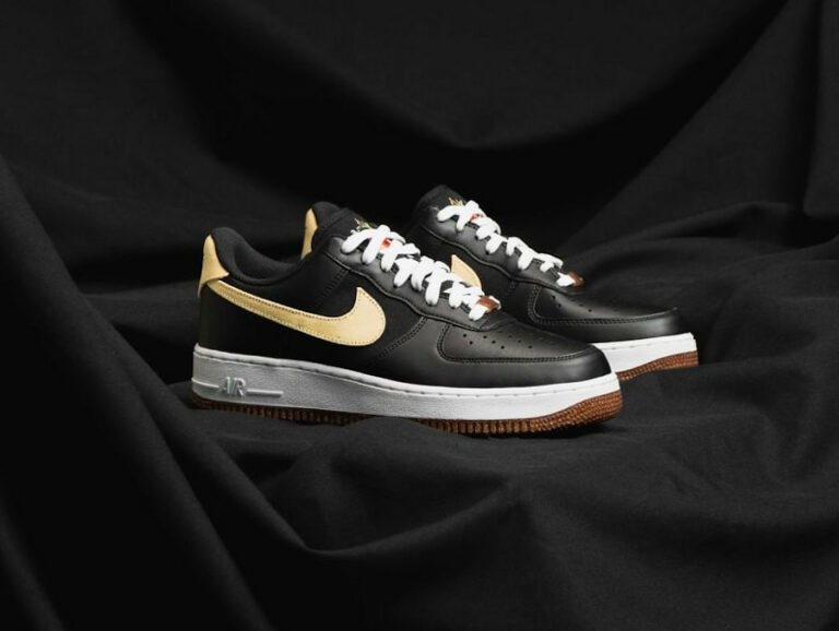 nike sacai black white