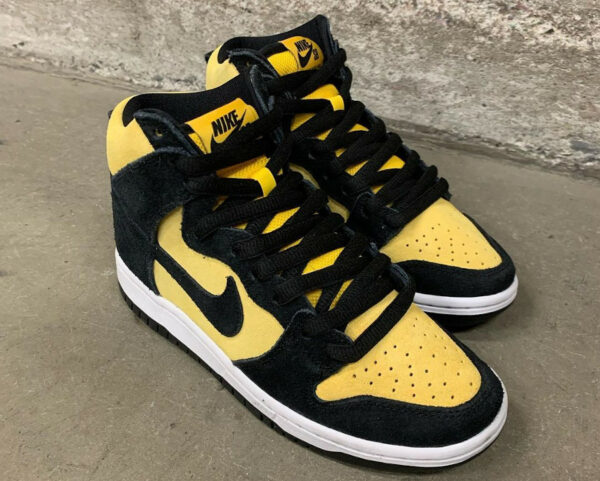 sb dunk pro maize and black