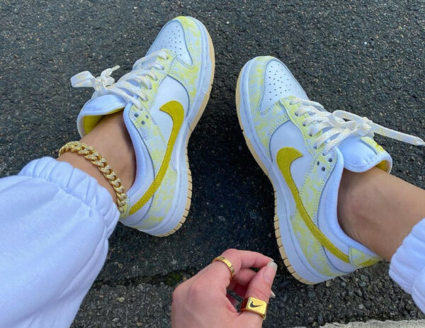 Que vaut les Nike Wmns Dunk Low OG UV Purple Pulse Yellow Strike