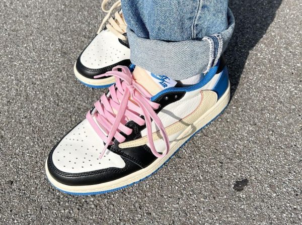 Jordan 1 travis scott online lacet rose