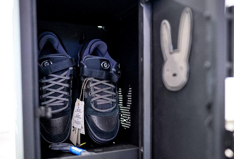 Adidas x Bad Bunny Forum Buckle Low 84 noire Back to School Triple Black GW5021 (couv)