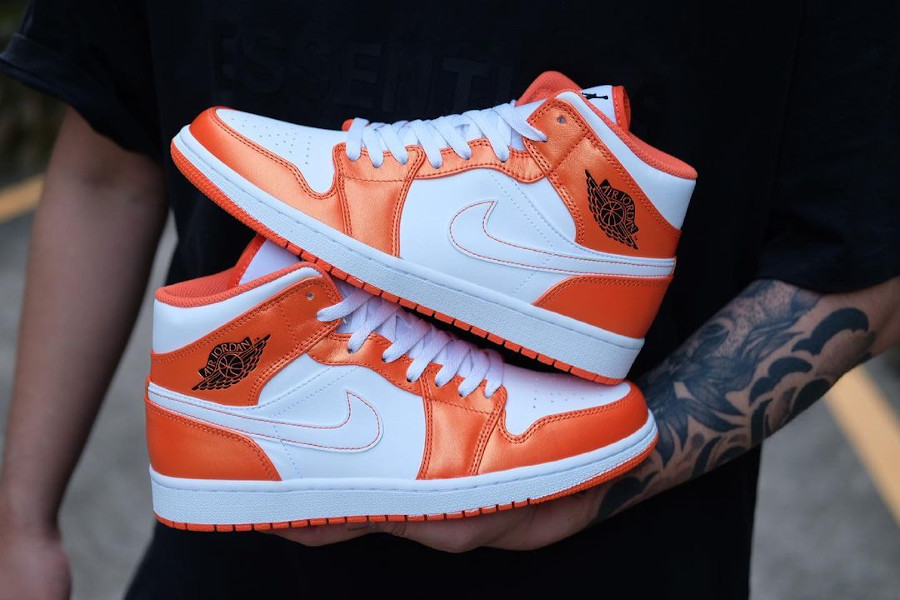 air jordan mid metallic orange