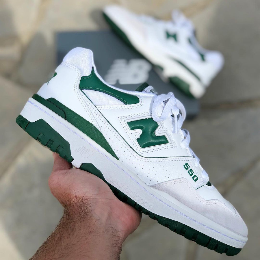 Балансы 550 кроссовки. New Balance 550 Green. New Balance 550 White Green. Кроссовки New Balance 550 White Green. New Balance 550 Green женские.