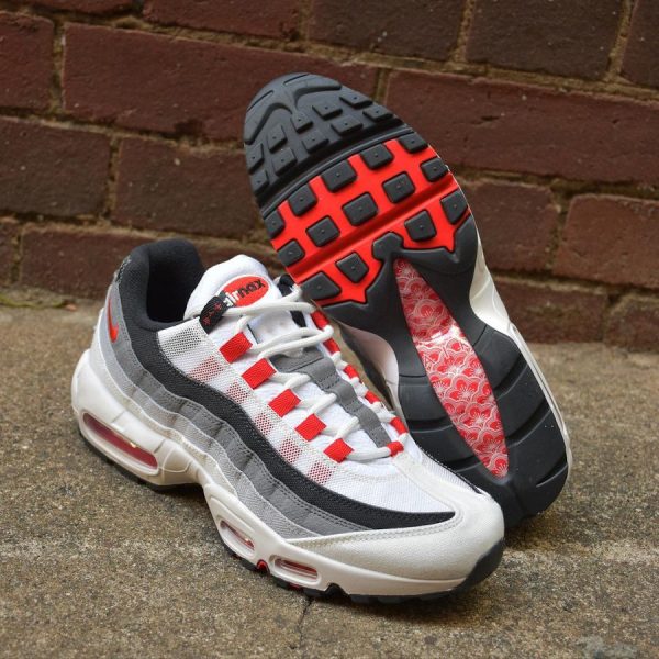 Que vaut la Nike Air Max 95 QS Smoke Grey Comet Red Japan Plum Blossom DH9792-100
