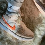 AJ1 Mid SE Wmns Corduroy Sail Orange Quartz on feet (couv)