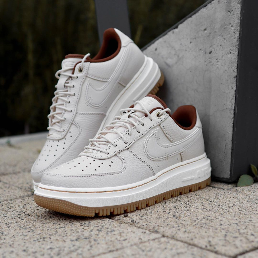 DB4109 200 Que vaut la Nike Air Force 1 AF1 Luxe LX Pearl White Pecan
