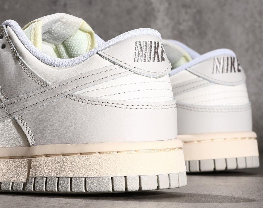 Nike Dunk Low 2021 vintage blanche et gris clair (4)
