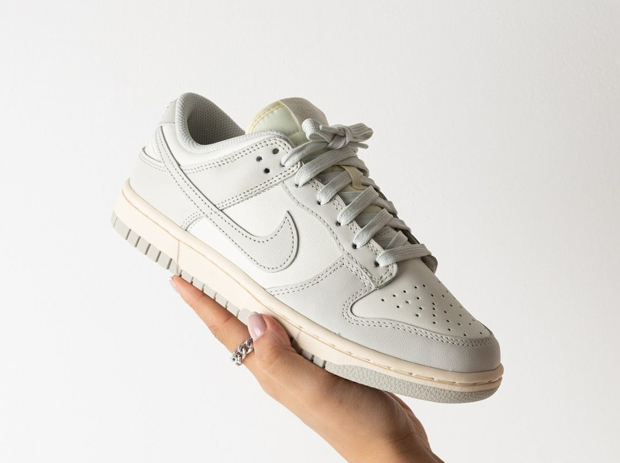 Nike Wmns Dunk Low Light Bone Sail Pale Ivory (grise)