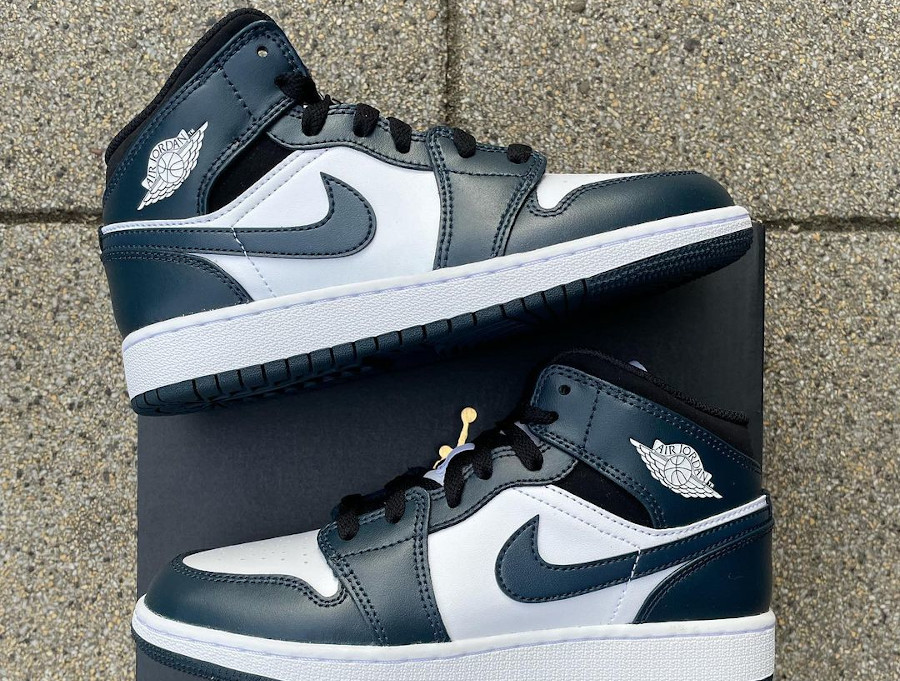 AJ1 Mid Dark Teal Armory Navy 2021 554724-411 (couv)