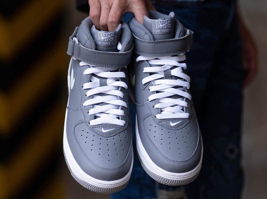DH5622 001 que vaut la Nike AF1 Mid QS Jewel Swoosh NYC Cool Grey