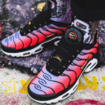 Nike Air Max Plus TN1 Sisterhood Gradient Purple Pulse on feet (couv)