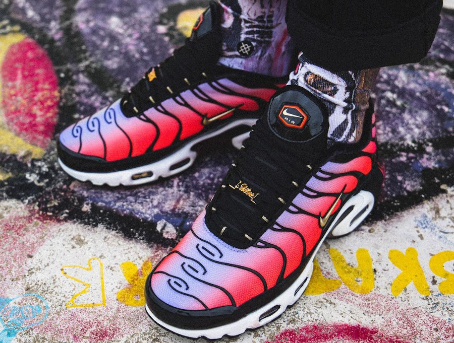 Nike Air Max Plus TN1 Sisterhood Gradient Purple Pulse on feet (couv)