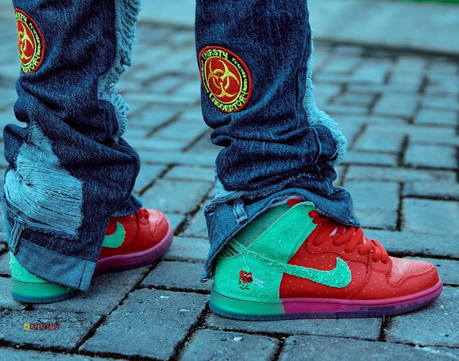 Nike Dunk High Pro SB Strawberry on feet (2)