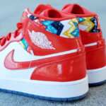 Air Jordan 1 Mid en cuir brillant rouge 2021 (couv)