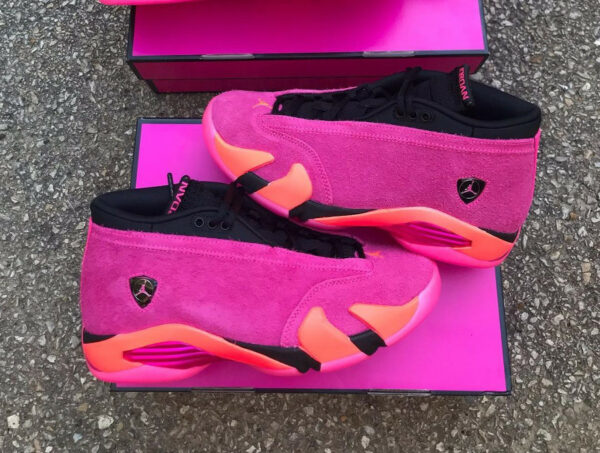 Air Jordan XIV en suède rose chewin gum (couv)