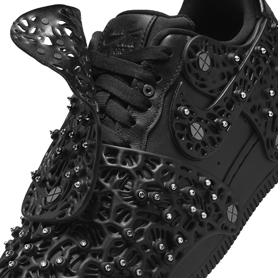 Nike AF1 noire avec des cristaux (1)