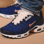 Nike Air Max Plus SE 'Running Club' Black Deep Royal Blue Obsidian on feet