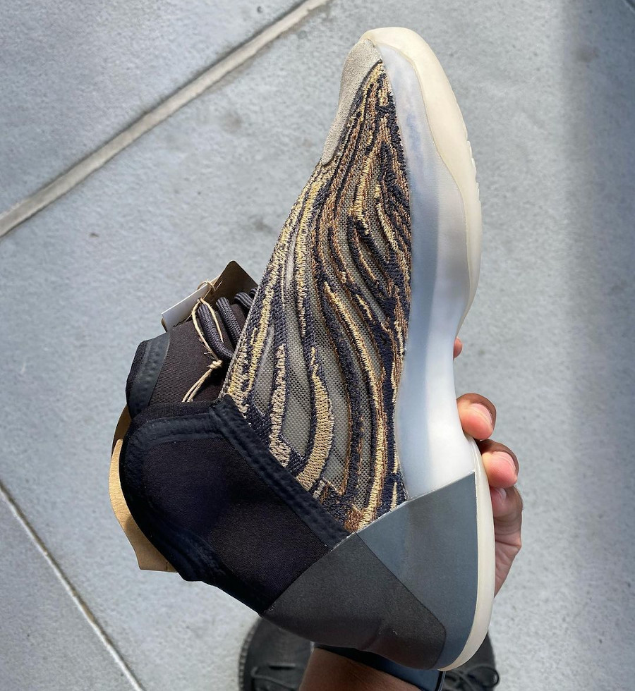 Adidas YZY QNTM 2021 Zebra marron beige et noire (2)
