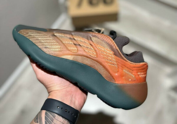 Adidas Yeezy YZY 700 V3 Copper Fade GY4109