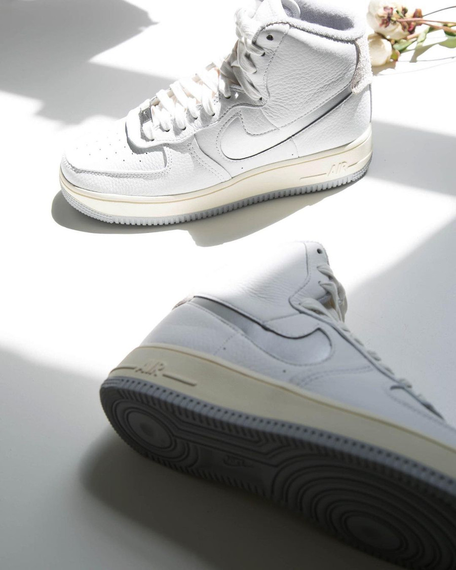 Nike AF1 sans strap blanche et gris métallique (3)