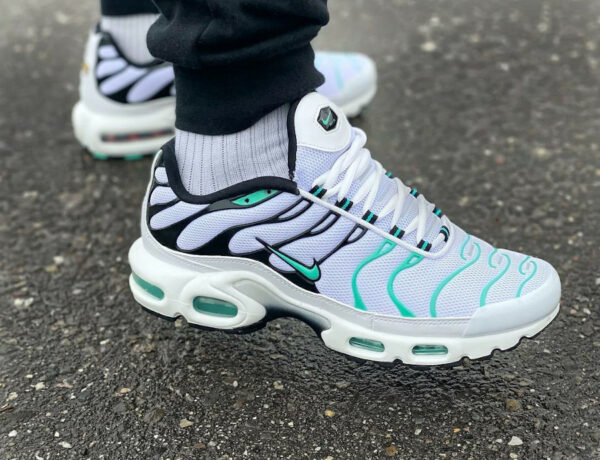 Nike Air Max Plus ハイパージェイド