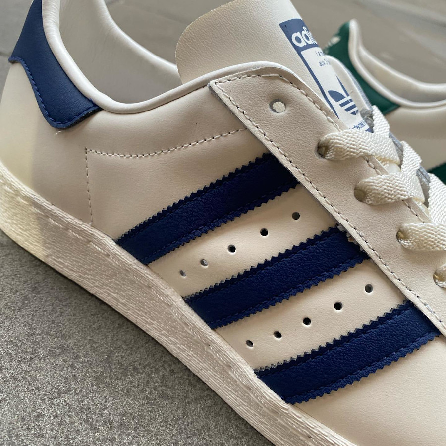 Adidas Superstar 82 blanche et bleue (1)
