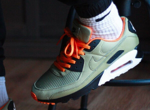 Nike Air Max 90 by AJ4 Olive Green (couv)