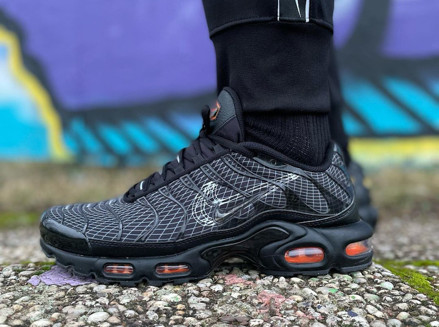 sin embargo Reportero Bigote Que vaut la Nike Air Max Plus TN1 3D Swoosh Black Orange DR0138 ?