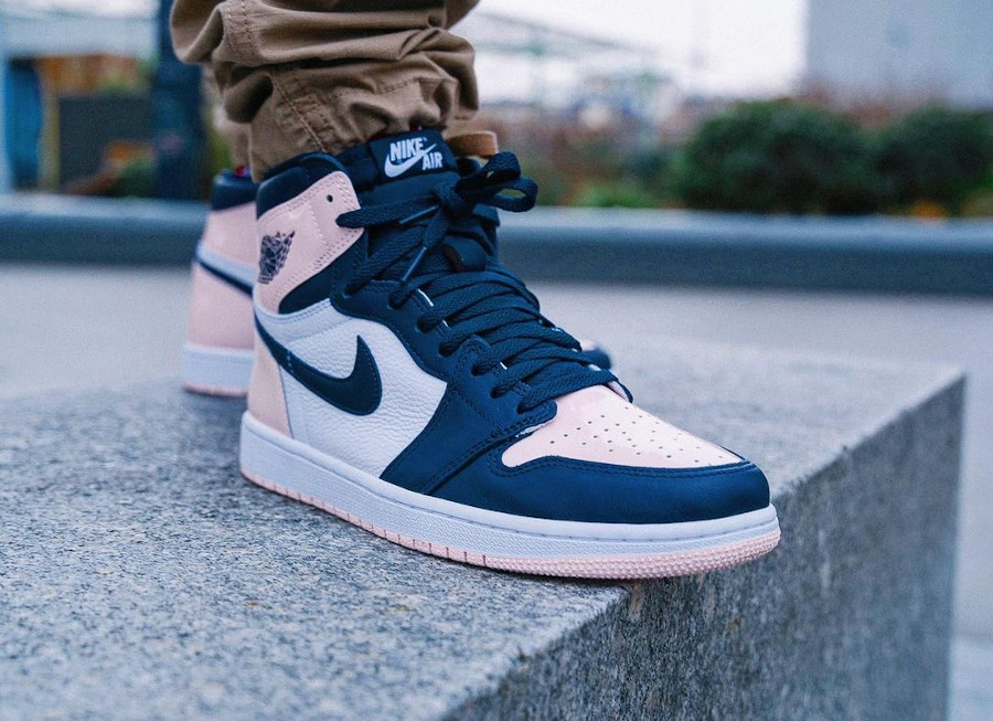 Air Jordan 1 High OG Atmosphere (Bubble Gum)