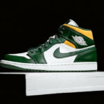 Air Jordan 1 Mid SE Sonics 554724-371