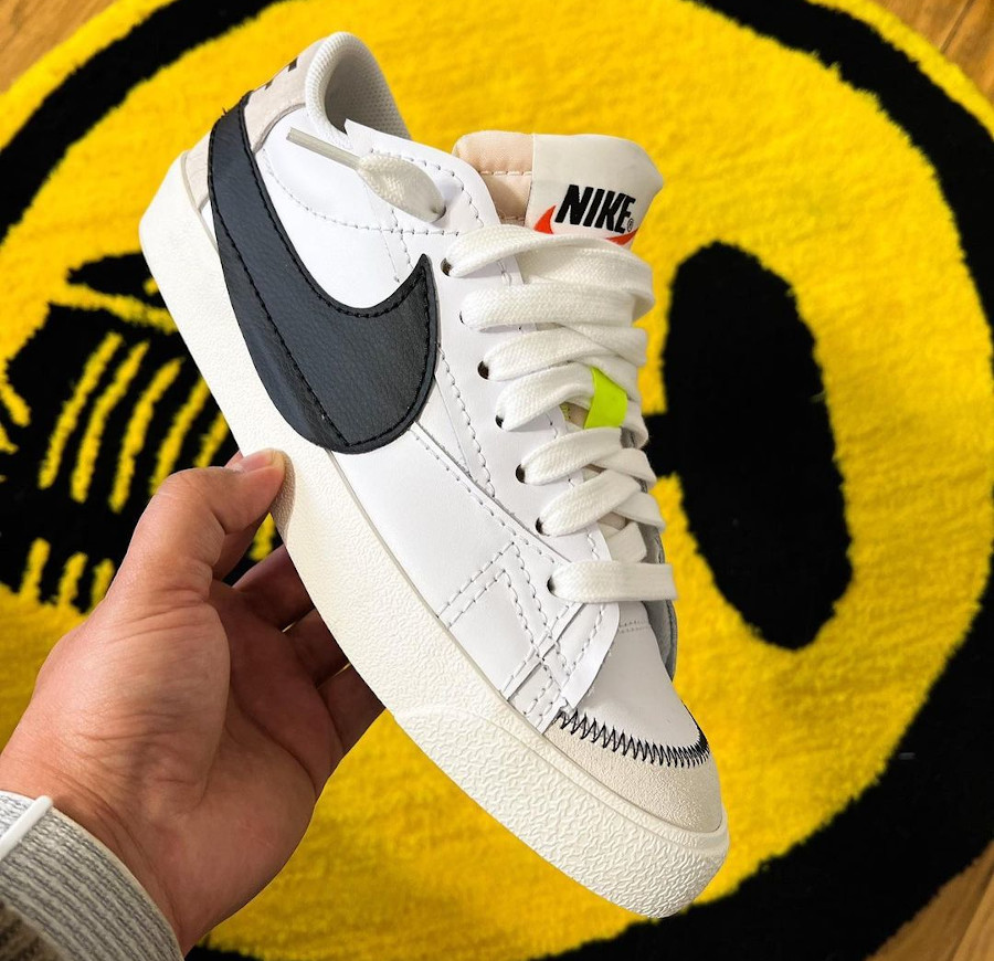 Nike Blazer Low 77 Jumbo blanche et noire pas cher