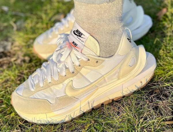 Nike x Sacai Vaporwaffle White and Gum Sail beige on feet 600x459