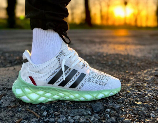 Adidas Ultra Boost blanche et vert pastel GZ3679 1 600x465