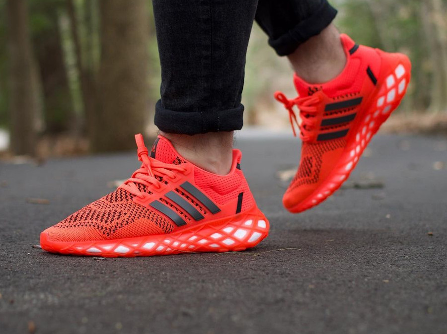 Adidas Ultra Boost rouge et noire GY4171 (2)
