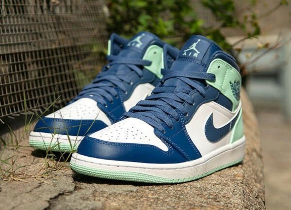 Air Jordan 1 Mid 'Blue Mint Foam' Mystic Navy (554724-413)