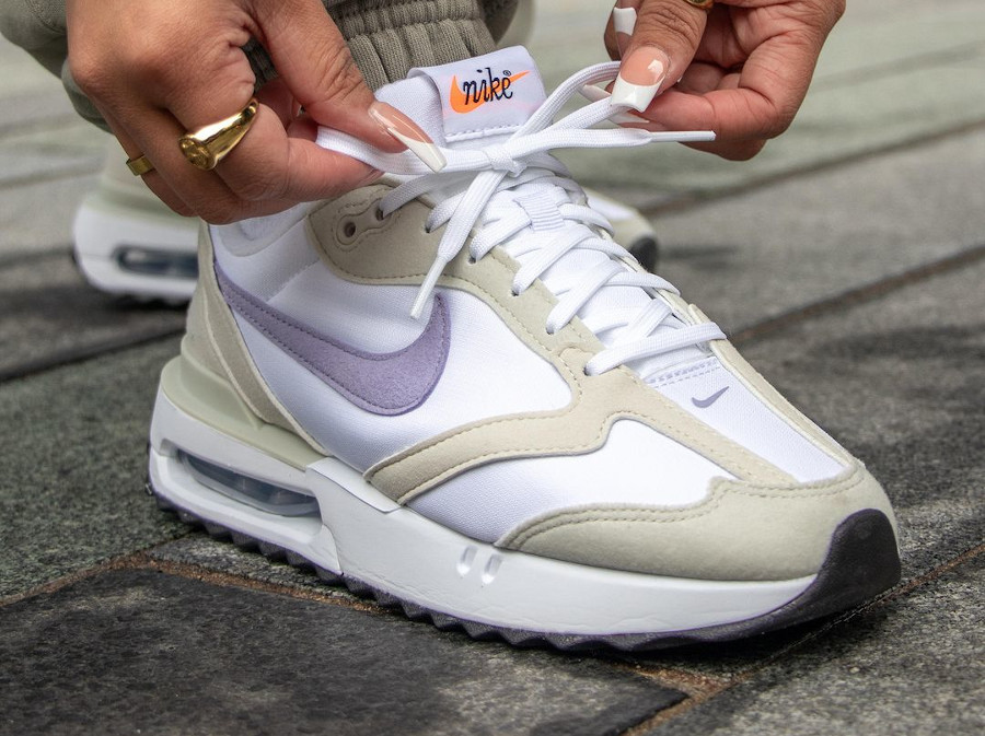 Nike Wmns Air Max Dawn Light Bone Purple Dawn (DC4068-100)