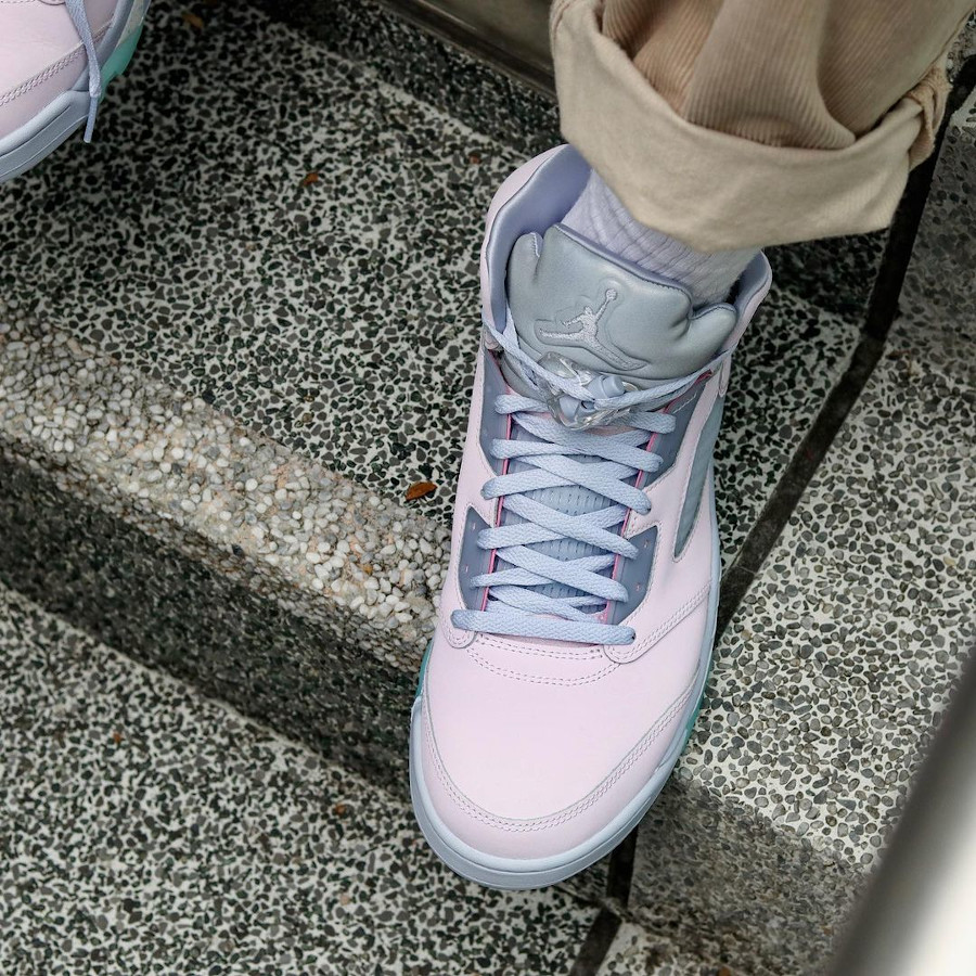 Air Jordan 5 violet pastel on feet (1)