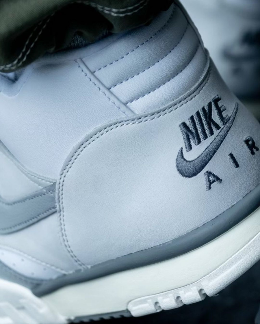 Nike Air Trainer 1 Mid grise et blanche (1)