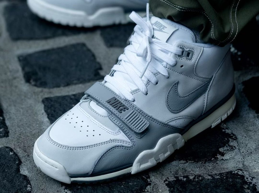 Nike Air Trainer 1 Mid grise et blanche (4)