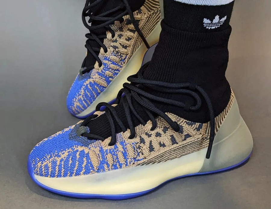 Adidas Yeezi Basketball beige et bleue (couv)