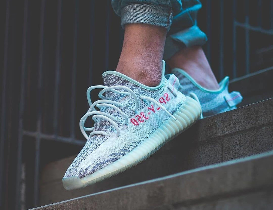 Yeezy store bleu clair