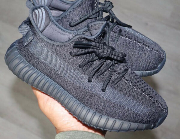 Adidas Yeezy Boost 350 noire et grise (1)