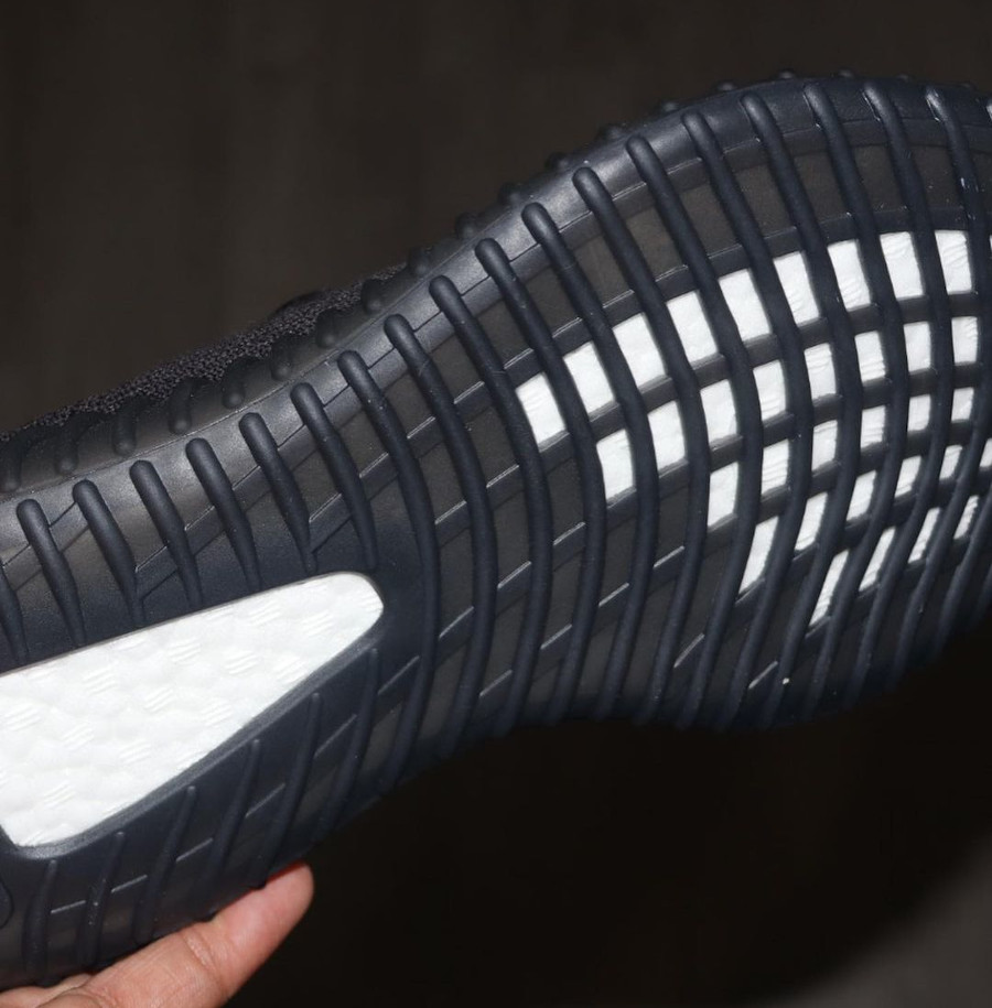 Adidas Yeezy 350 Boost V2 Onyx by Kanye West HQ4540