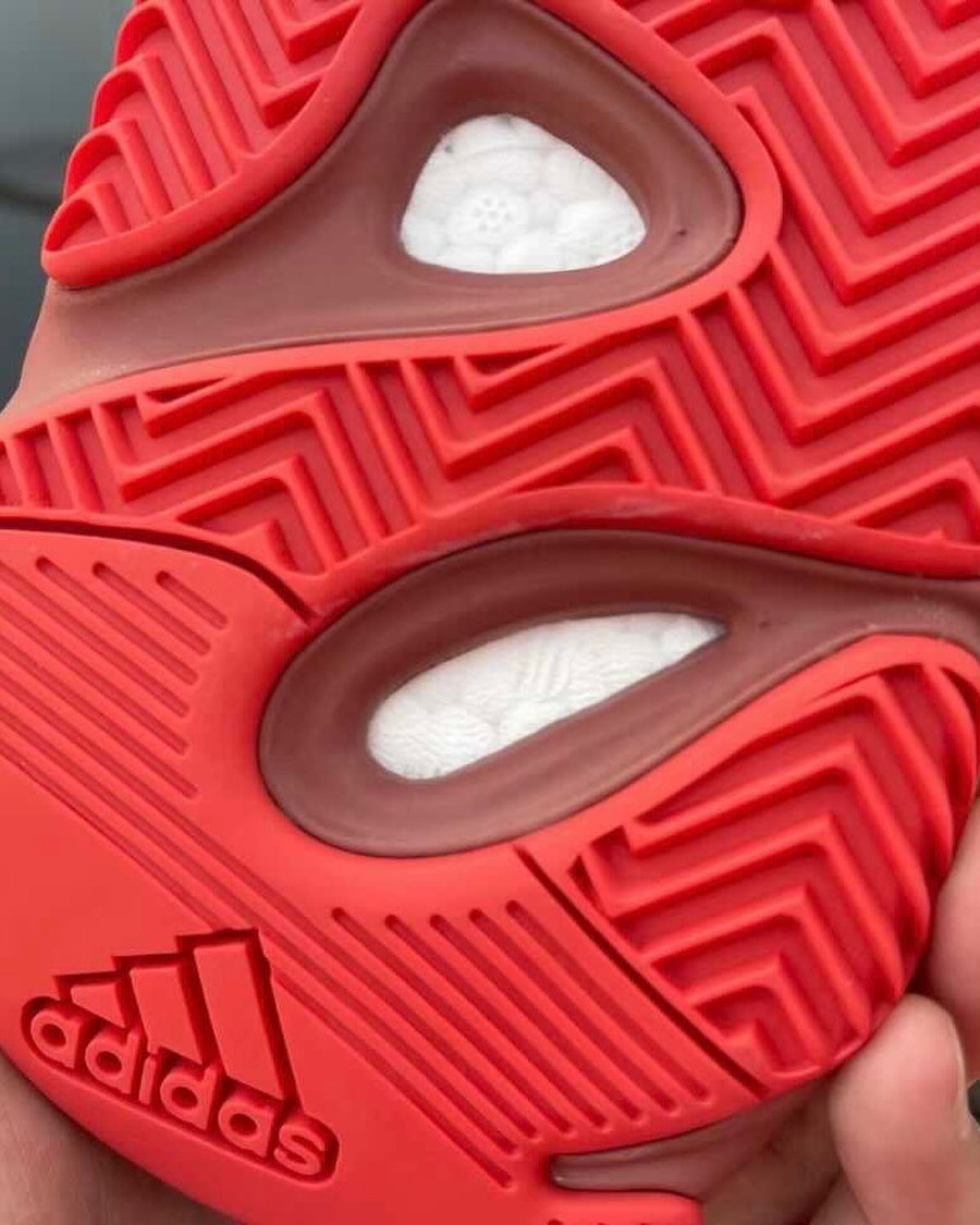 Adidas Yeezy Boost 700 rouge bordeaux et grise (2)