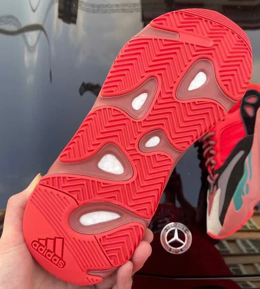 Adidas Yeezy Boost 700 rouge bordeaux et grise (4)